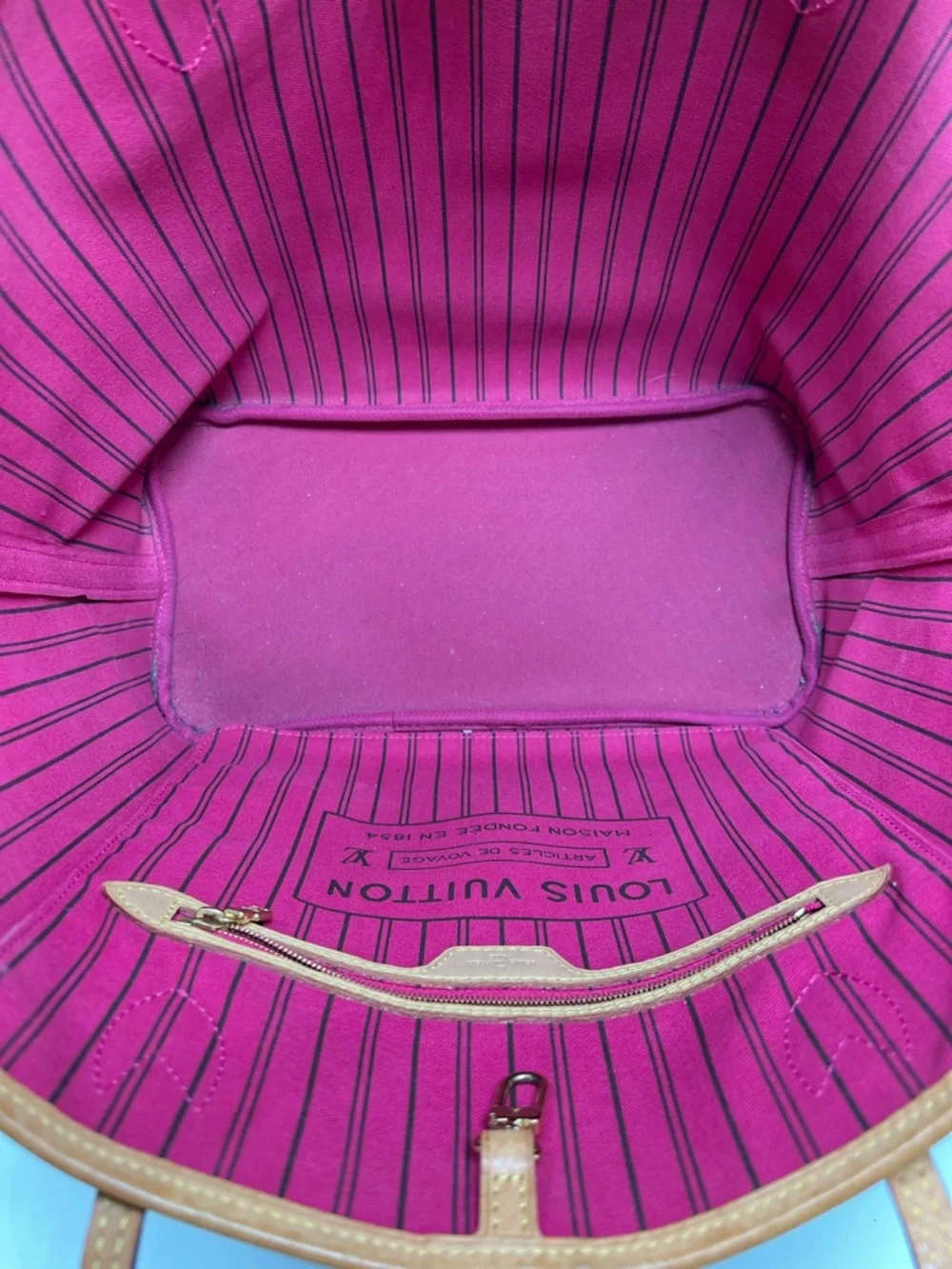 Louis Vuitton Neverfull MM - Picture 9 of 10